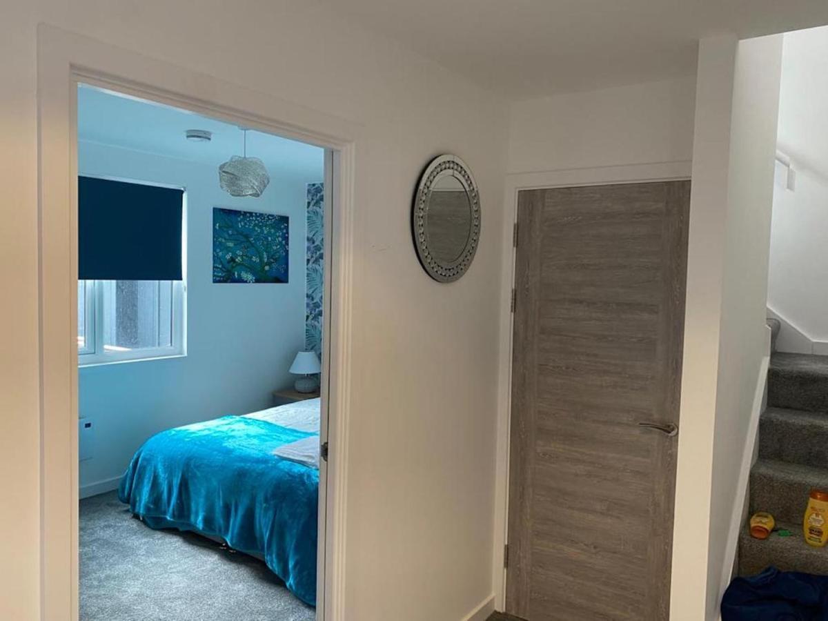 Central Newly Built 2 Bed Duplex Penthouse With Free On-Site Gated Parking, Lift Access, Self Check-In, Super Fast Wifi, Two Cathedral View Terraces & Sleeps 6 Пітерборо Екстер'єр фото